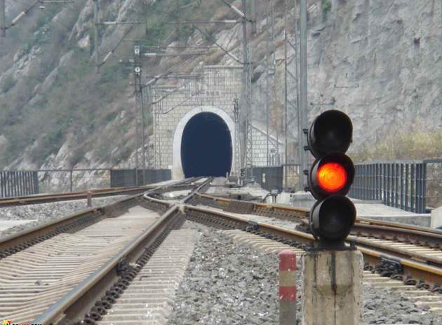 石家莊哪些學(xué)校開設(shè)鐵道信號專業(yè)？