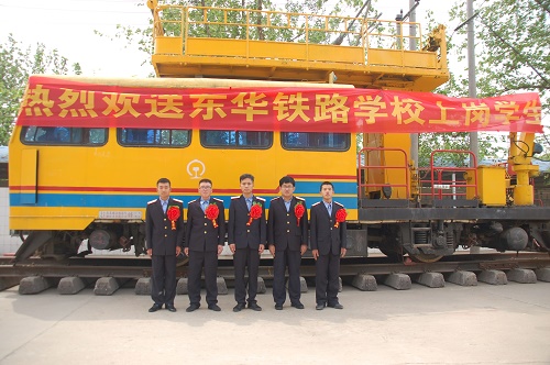 初中學(xué)歷學(xué)鐵路專業(yè)畢業(yè)一般月收入多少？