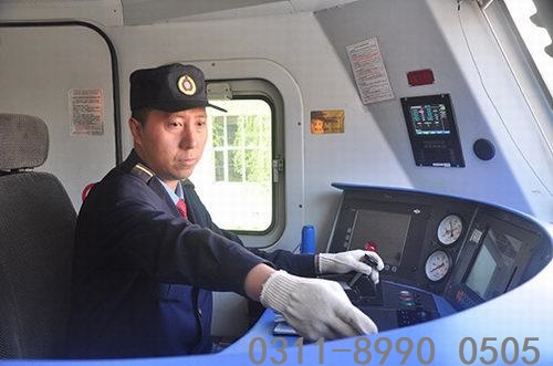 鐵路學(xué)?；疖囁緳C(jī)專業(yè)學(xué)生怎么考司機(jī)證？