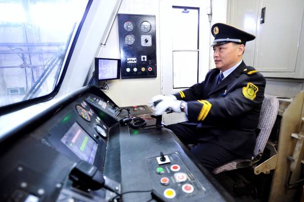 鐵路司機(jī)考試?yán)碚摽荚嚦煽儙啄陜?nèi)有效？