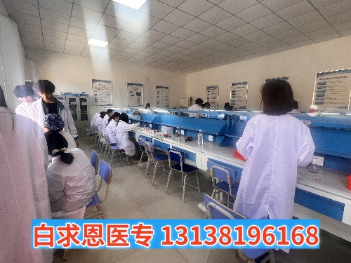 石家莊白求恩醫(yī)學(xué)中專學(xué)校多長時間放假一次？