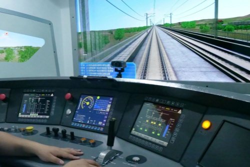 想當(dāng)火車司機(jī)？中專學(xué)歷也能報(bào)名！穩(wěn)定高薪 + 鐵飯碗！