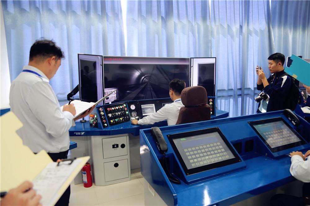 大專畢業(yè)后還能學(xué)火車司機(jī)嗎？有哪些要求