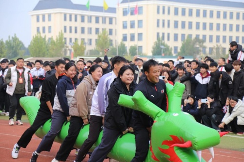 重磅利好！保定 8 個(gè)貧困縣學(xué)子就讀石家莊東華鐵路學(xué)校補(bǔ)助政策全解析