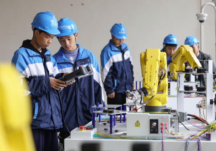 石家莊新鐵職業(yè)高級(jí)中學(xué)工業(yè)機(jī)器人技術(shù)應(yīng)用專(zhuān)業(yè)介紹