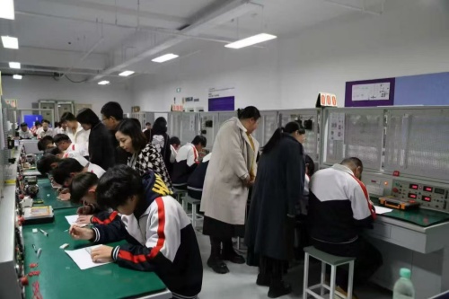 石家莊東華鐵路學(xué)校機電專業(yè)實訓(xùn)學(xué)出真技術(shù)嗎？