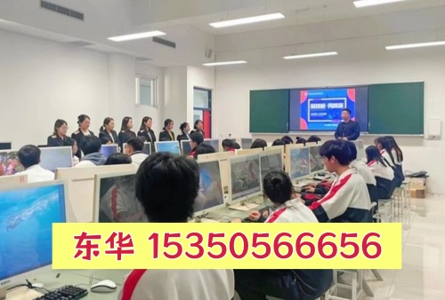 石家莊東華鐵路學校有校服嗎？平時讓穿校服嗎？