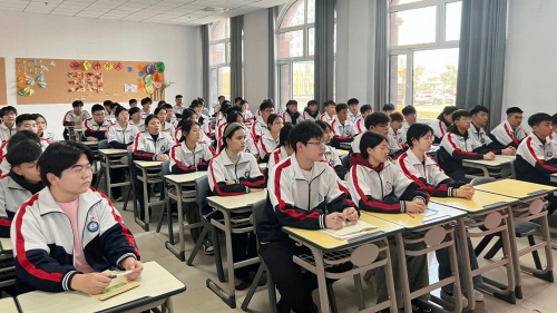 沒(méi)有報(bào)名中考能上石家莊東華鐵路學(xué)校嗎？